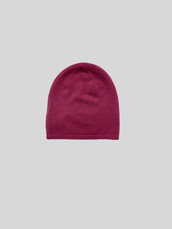 CARACTERE Cashmere Cap in Cherry/ Bordeaux – EDGE Boutique